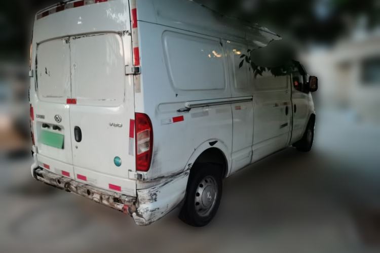 Used SAIC MAXUS Xintu V80 2023 2.0T Manual Classic City Delivery King Long Wheelbase Mid-Roof 3-Seater Rear Right 45 Deg