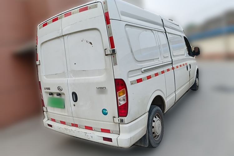 Used SAIC MAXUS Xintu V80 2023 2.0T Manual Classic City Delivery King Long Wheelbase Mid-Roof 3-Seater Rear Right 45 Deg