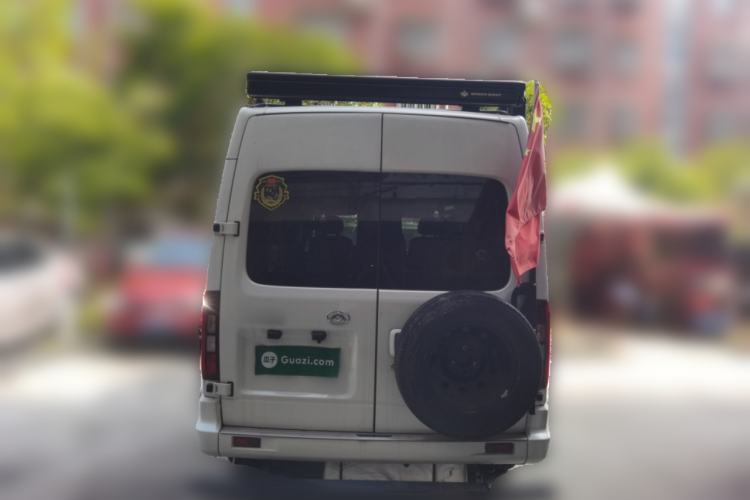 Used SAIC MAXUS Xintu V80 2023 2.0T AMT Classic Aoyuntong Power Version Short Wheelbase Mid-Roof Design 5/6 Seats Rear