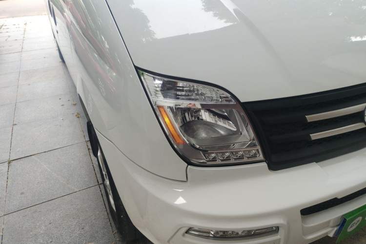 Used SAIC MAXUS Xintu V80 2023 2.0T AMT Classic Aoyuntong Long Wheelbase Mid-Height 6/7/8/9-Seater Right Front Headlight
