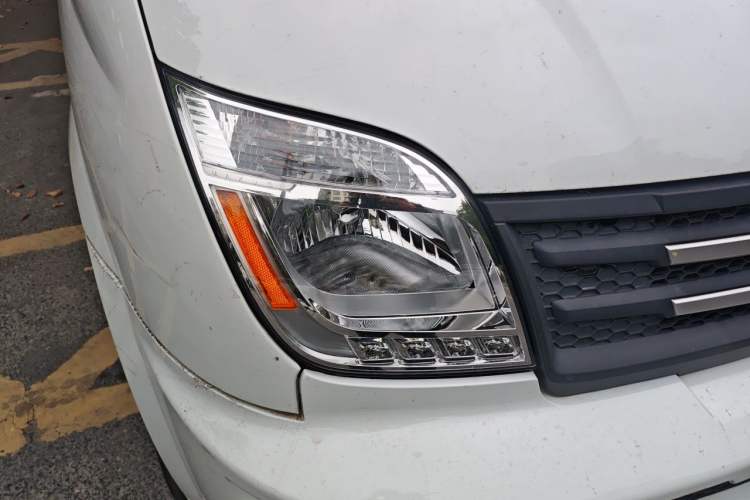 Used SAIC MAXUS Xintu V80 2023 2.0T Manual Classic Aoyuntong Long Wheelbase Mid-Height 6/7/8/9-Seater Right Front Headlight