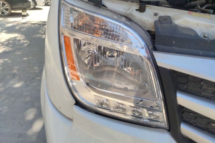 Used SAIC MAXUS Xintu V80 2023 2.0T Manual Classic Aoyuntong Long Wheelbase Mid-Height 6/7/8/9-Seater Right Front Headlight