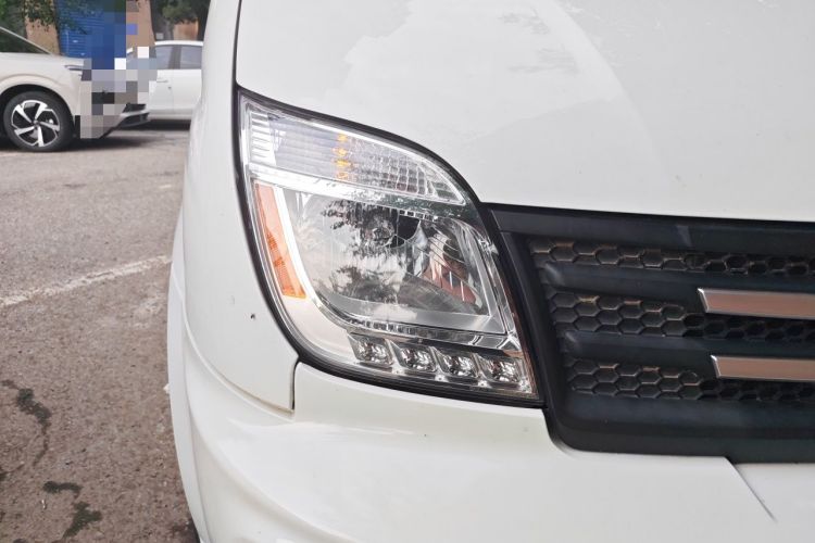 Used SAIC MAXUS Xintu V80 2023 2.0T AMT Classic Aoyuntong Long Wheelbase Mid-Height 6/7/8/9-Seater Right Front Headlight
