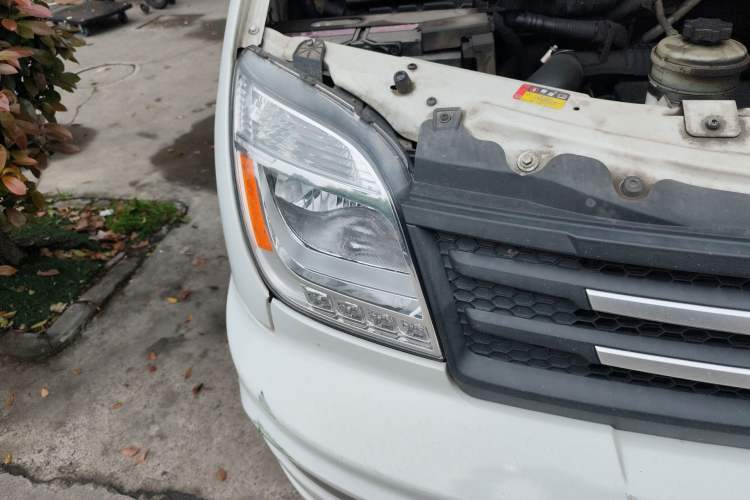 Used SAIC MAXUS Xintu V80  Right Front Headlight