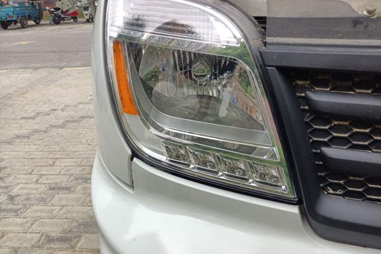 Used SAIC MAXUS Xintu V80 2023 2.0T Manual Classic Aoyuntong Long Wheelbase Mid-Height 6/7/8/9-Seater Right Front Headlight