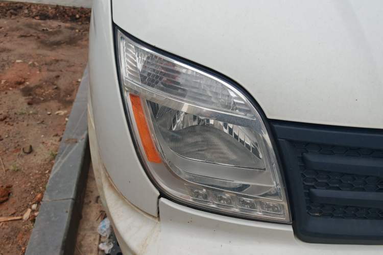 Used SAIC MAXUS Xintu V80 2023 2.0T Manual Classic Aoyuntong Long Wheelbase Mid-Height 6/7/8/9-Seater Right Front Headlight