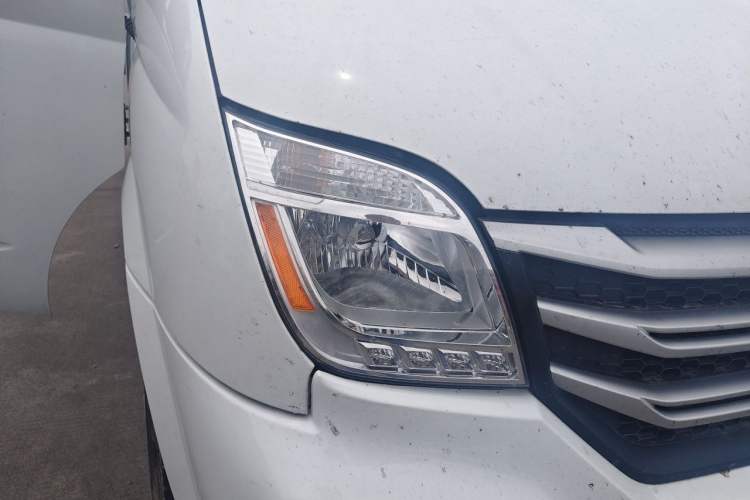 Used SAIC MAXUS Xintu V80 2023 2.0T Manual Classic Aoyuntong Long Wheelbase Mid-Height 6/7/8/9-Seater Right Front Headlight