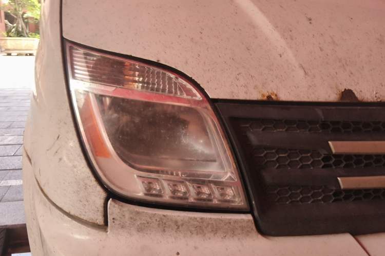 Used SAIC MAXUS Xintu V80 2023 2.0T Manual Classic City Delivery King Long Wheelbase Mid-Roof 3-Seater Right Front Headlight