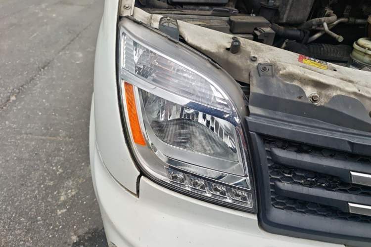 Used SAIC MAXUS Xintu V80 2023 2.0T Manual Classic Aoyuntong Long Wheelbase Mid-Height 6/7/8/9-Seater Right Front Headlight