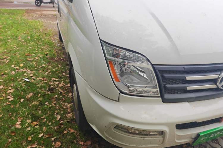 Used SAIC MAXUS Xintu V80  Right Front Headlight