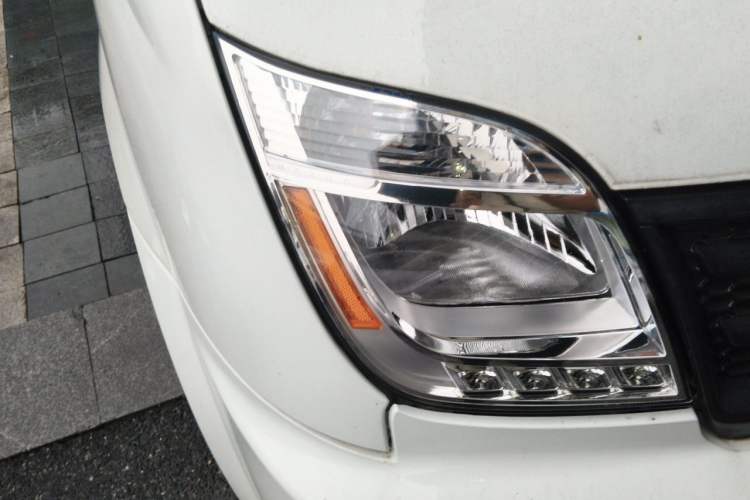 Used SAIC MAXUS Xintu V80 2023 2.0T Manual Classic Aoyuntong Long Wheelbase Mid-Height 6/7/8/9-Seater Right Front Headlight