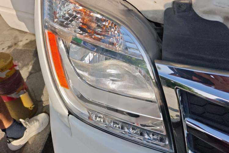 Used SAIC MAXUS Xintu V80 2023 2.0T PLUS AMT City Edition Short Wheelbase Ultra-Low Roof 5/6-Seater Right Front Headlight