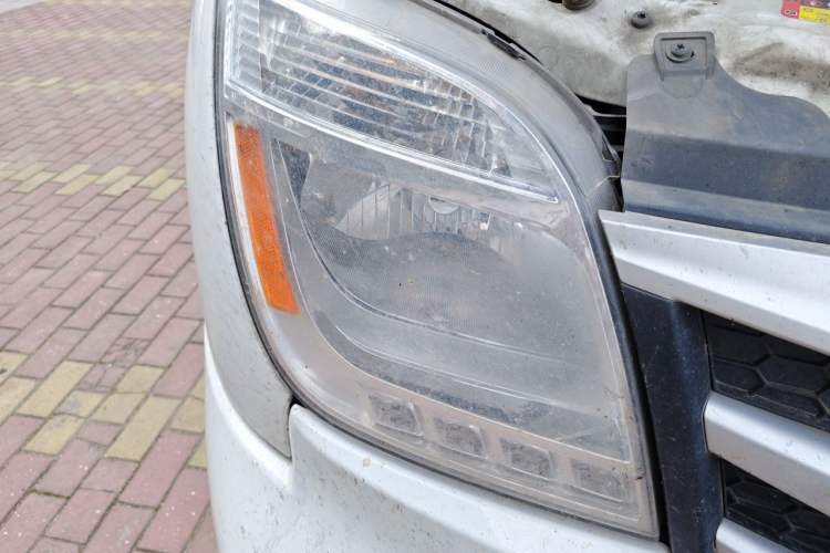Used SAIC MAXUS Xintu V80 2023 2.0T AMT Classic Aoyuntong Long Wheelbase Mid-Height 6/7/8/9-Seater Right Front Headlight