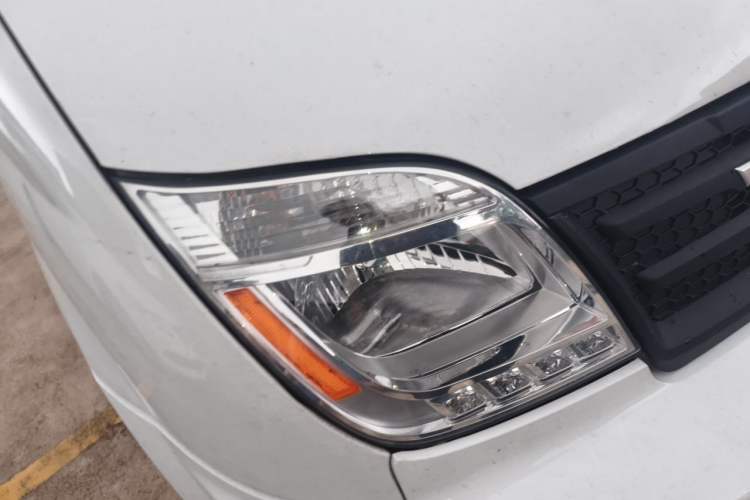 Used SAIC MAXUS Xintu V80 2023 2.0T Manual Classic Aoyuntong Long Wheelbase Mid-Height 6/7/8/9-Seater Right Front Headlight