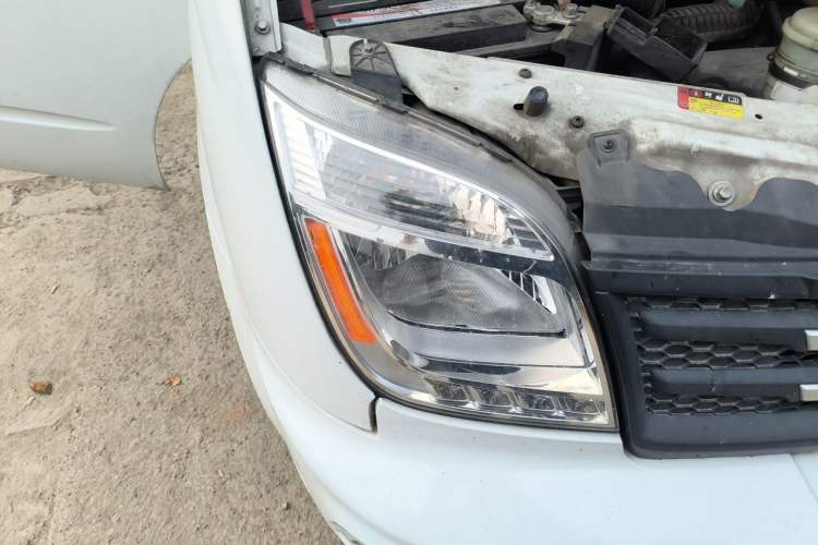 Used SAIC MAXUS Xintu V80 2023 2.0T AMT Classic Aoyuntong Long Wheelbase Mid-Height 6/7/8/9-Seater Right Front Headlight