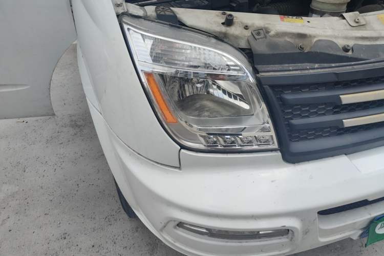 Used SAIC MAXUS Xintu V80 2023 2.0T Manual Classic Aoyuntong Long Wheelbase Mid-Height 6/7/8/9-Seater Right Front Headlight