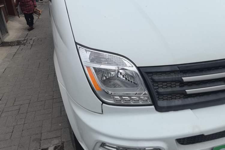 Used SAIC MAXUS Xintu V80 2023 2.0T AMT Classic Aoyuntong Long Wheelbase Mid-Height 6/7/8/9-Seater Right Front Headlight