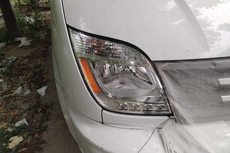 Used SAIC MAXUS Xintu V80 2023 2.0T AMT Classic Aoyuntong Long Wheelbase Mid-Height 6/7/8/9-Seater Right Front Headlight
