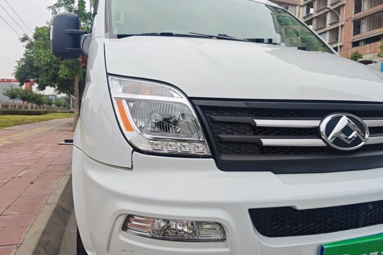 Used SAIC MAXUS Xintu V80 2023 2.0T Manual Classic Aoyuntong Long Wheelbase Mid-Height 6/7/8/9-Seater Right Front Headlight