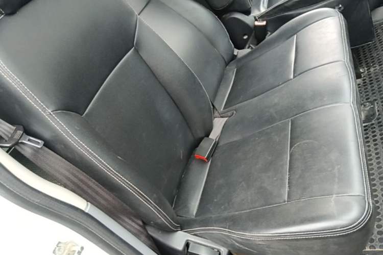 Used SAIC MAXUS Xintu V80 2023 2.0T Manual Classic Aoyuntong Short Wheelbase Mid-Roof 5/6-Seater Right Front Seat