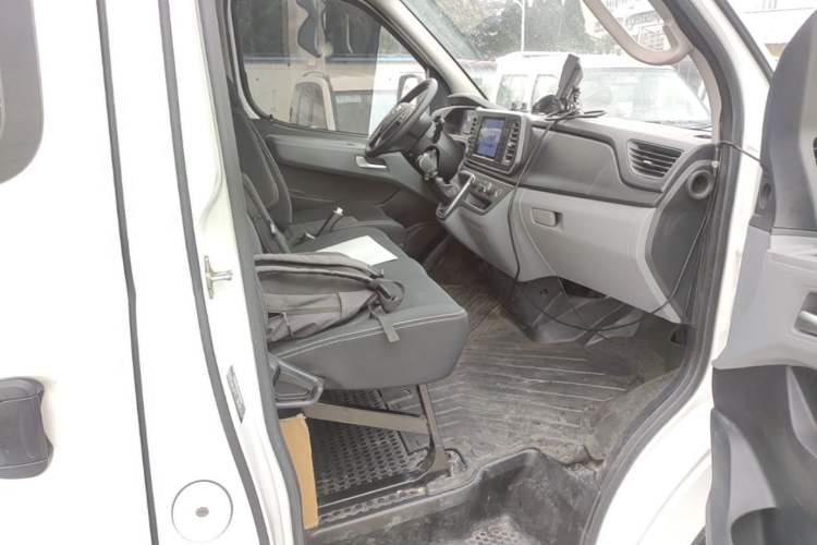 Used SAIC MAXUS Xintu V80 2023 2.0T Manual Classic Aoyuntong Long Wheelbase Mid-Height 6/7/8/9-Seater Right Front Seat