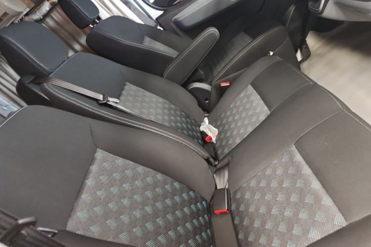 Used SAIC MAXUS Xintu V80 2023 2.0T Manual Classic Aoyuntong Short Wheelbase Mid-Roof 5/6-Seater Right Front Seat