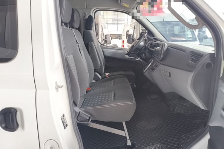 Used SAIC MAXUS Xintu V80 2023 2.0T AMT Classic Aoyuntong Long Wheelbase Mid-Height 6/7/8/9-Seater Right Front Seat