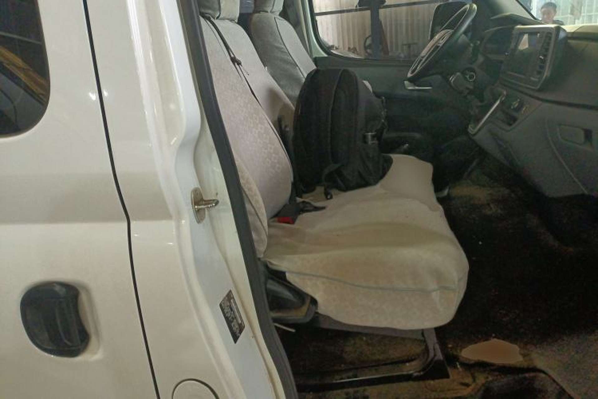Used SAIC MAXUS Xintu V80 2023 2.0T Manual Classic Aoyuntong Short Wheelbase Ultra-Low Roof 7/8/9-Seater Right Front Seat