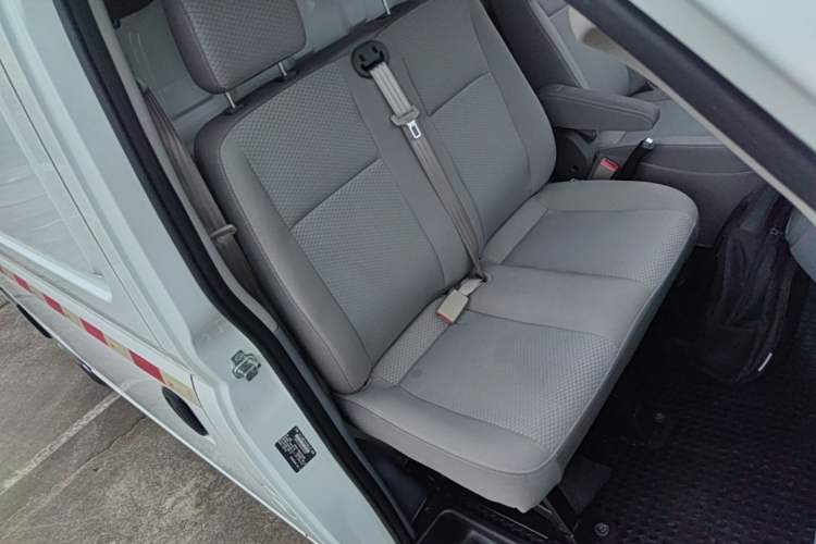 Used SAIC MAXUS Xintu V80 2023 2.0T Manual Classic City Delivery King Long Wheelbase Mid-Roof 3-Seater Right Front Seat