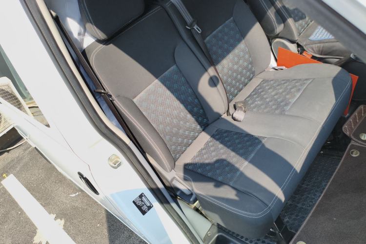 Used SAIC MAXUS Xintu V80 2023 2.0T Manual Classic Aoyuntong Short Wheelbase Ultra-Low Roof 5/6-Seater Right Front Seat