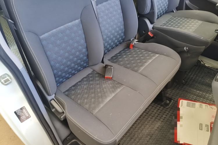 Used SAIC MAXUS Xintu V80 2023 2.0T AMT Classic Aoyuntong Short Wheelbase Mid-Roof 5/6-Seater Right Front Seat