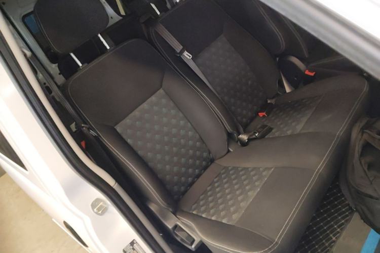 Used SAIC MAXUS Xintu V80 2023 2.0T Manual Classic Aoyuntong Short Wheelbase Mid-Roof 5/6-Seater Right Front Seat
