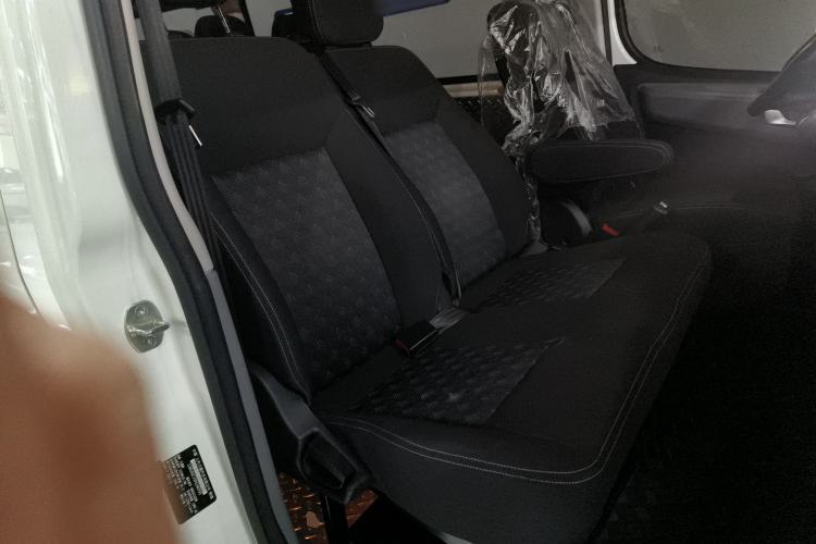 Used SAIC MAXUS Xintu V80 2023 2.0T Manual Classic Aoyuntong Long Wheelbase Mid-Height 6/7/8/9-Seater Right Front Seat