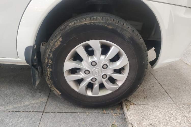 Used SAIC MAXUS Xintu V80 2023 2.0T AMT Classic Aoyuntong Long Wheelbase Mid-Height 6/7/8/9-Seater Right Front Wheel Hub