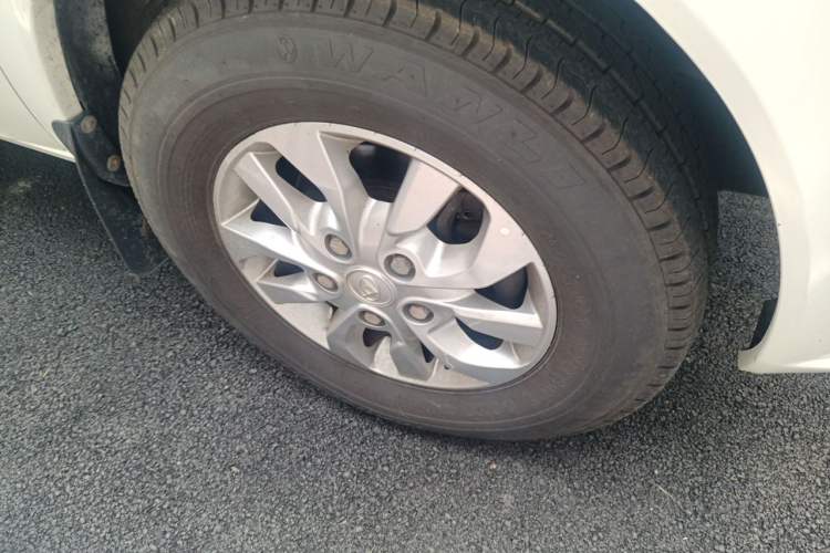 Used SAIC MAXUS Xintu V80 2023 2.0T AMT Classic Aoyuntong Long Wheelbase Mid-Height 6/7/8/9-Seater Right Front Wheel Hub