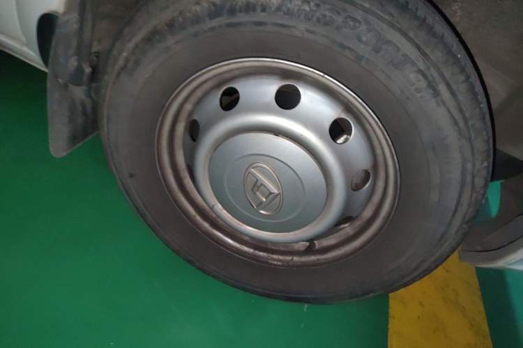Used SAIC MAXUS Xintu V80 2023 2.0T Manual Classic Aoyuntong Short Wheelbase Ultra-Low Roof 5/6-Seater Right Front Wheel Hub
