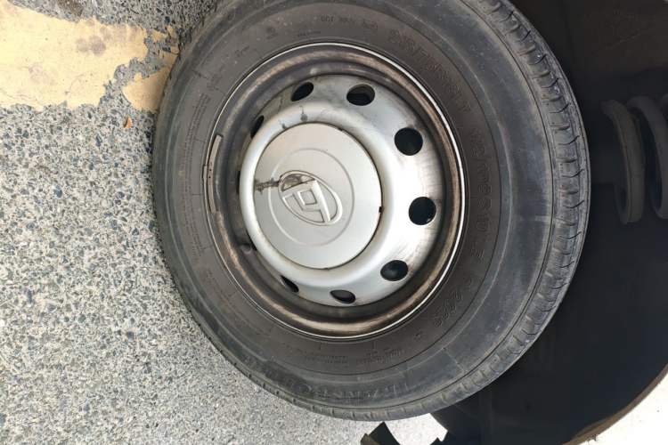 Used SAIC MAXUS Xintu V80 2023 2.0T Manual Classic Aoyuntong Long Wheelbase Mid-Height 6/7/8/9-Seater Right Front Wheel Hub