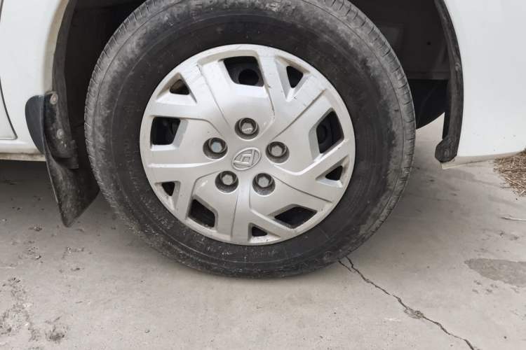 Used SAIC MAXUS Xintu V80  Right Front Wheel Hub
