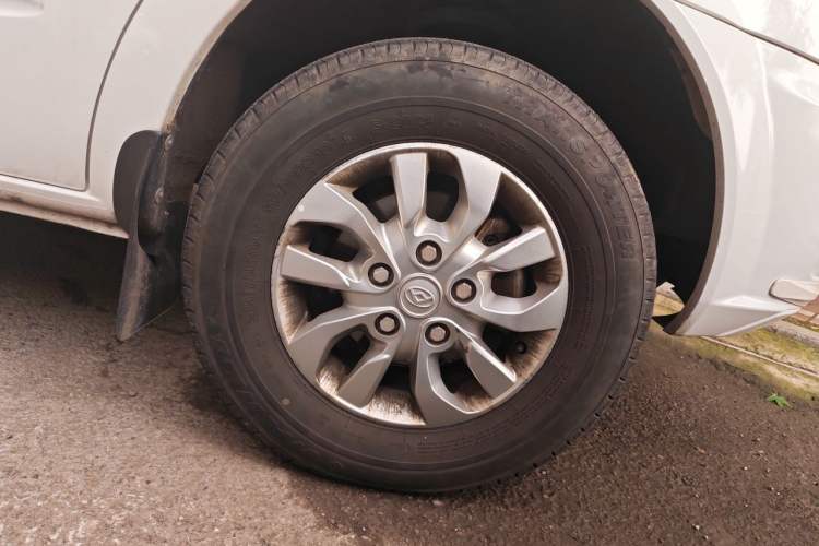 Used SAIC MAXUS Xintu V80 2023 2.0T AMT Classic Aoyuntong Long Wheelbase Mid-Height 6/7/8/9-Seater Right Front Wheel Hub