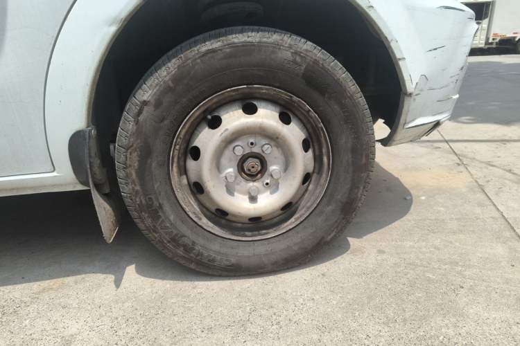 Used SAIC MAXUS Xintu V80  Right Front Wheel Hub