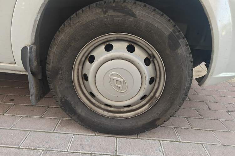 Used SAIC MAXUS Xintu V80  Right Front Wheel Hub