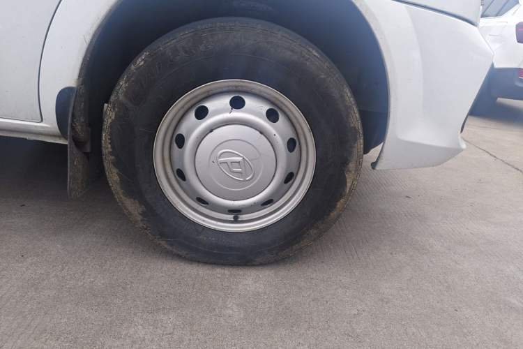 Used SAIC MAXUS Xintu V80 2023 2.0T Manual Classic Aoyuntong Long Wheelbase Mid-Height 6/7/8/9-Seater Right Front Wheel Hub