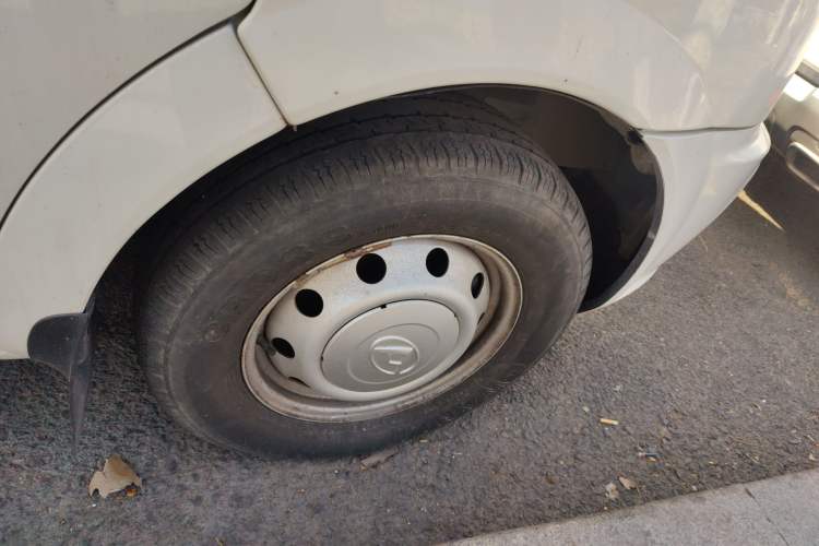 Used SAIC MAXUS Xintu V80 2023 2.0T Manual Classic Aoyuntong Long Wheelbase Ultra-Low Roof 6/7/8/9-Seater Right Front Wheel Hub