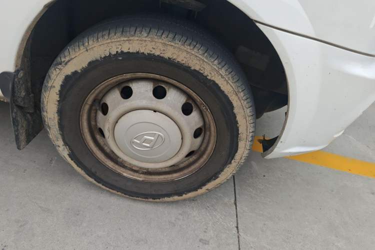 Used SAIC MAXUS Xintu V80 2023 2.0T Manual Classic Aoyuntong Short Wheelbase Ultra-Low Roof 5/6-Seater Right Front Wheel Hub