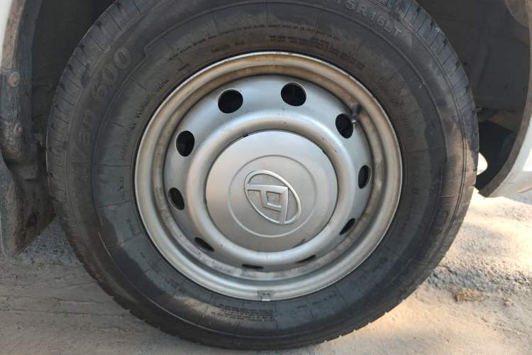 Used SAIC MAXUS Xintu V80 2023 2.0T Manual Classic Aoyuntong Long Wheelbase Mid-Height 6/7/8/9-Seater Right Front Wheel Hub