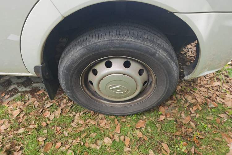 Used SAIC MAXUS Xintu V80  Right Front Wheel Hub