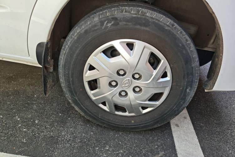 Used SAIC MAXUS Xintu V80 2023 2.0T Manual Classic Aoyuntong Long Wheelbase Mid-Height 6/7/8/9-Seater Right Front Wheel Hub