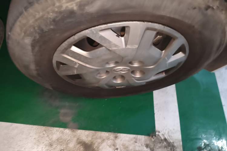 Used SAIC MAXUS Xintu V80  Right Front Wheel Hub