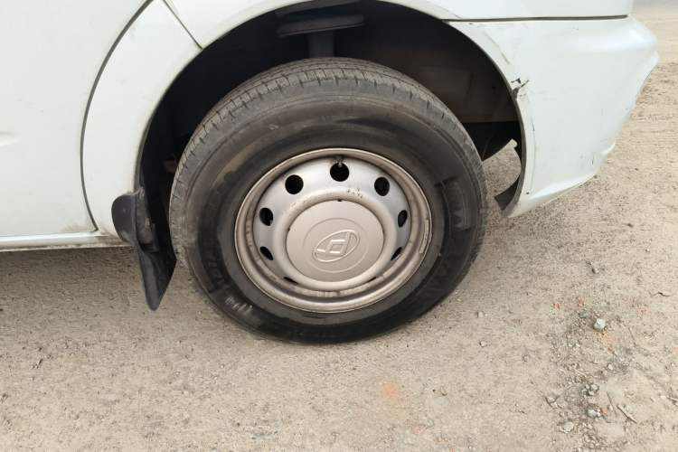 Used SAIC MAXUS Xintu V80 2023 2.0T AMT Classic Aoyuntong Long Wheelbase Mid-Height 6/7/8/9-Seater Right Front Wheel Hub