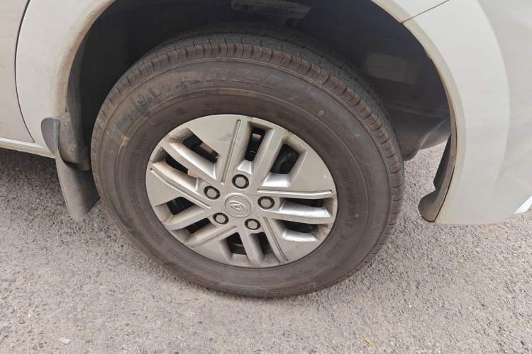 Used SAIC MAXUS Xintu V80 2023 2.0T Manual Classic Aoyuntong Long Wheelbase Mid-Height 6/7/8/9-Seater Right Front Wheel Hub